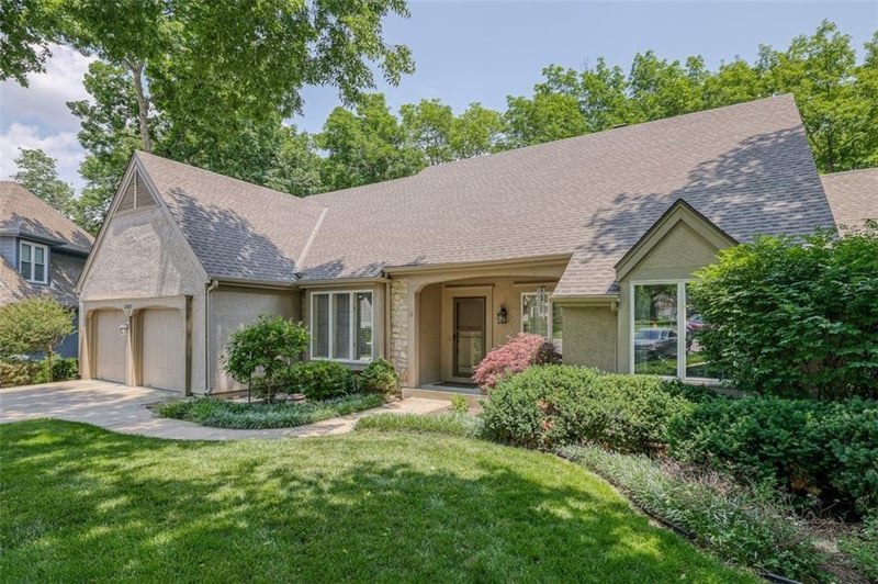 12613 Walmer St, Leawood, KS 66209