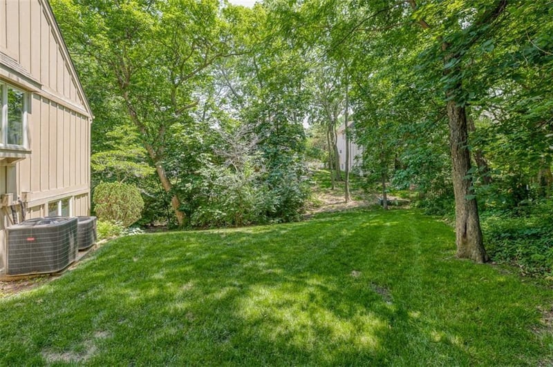 12613 Walmer St, Leawood, KS 66209