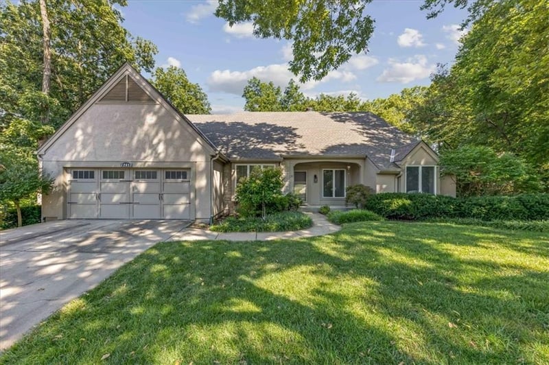 12613 Walmer St, Overland Park, KS 66209