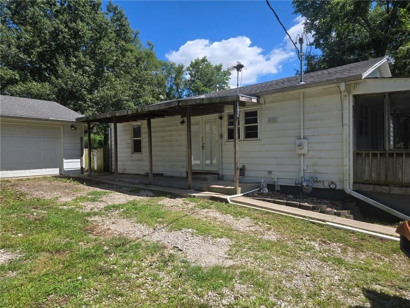 527 141st St, Bonner Springs, KS 66012