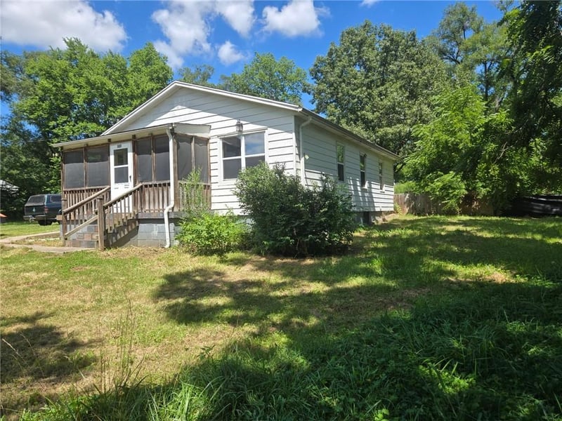 527 141st St, Bonner Springs, KS 66012