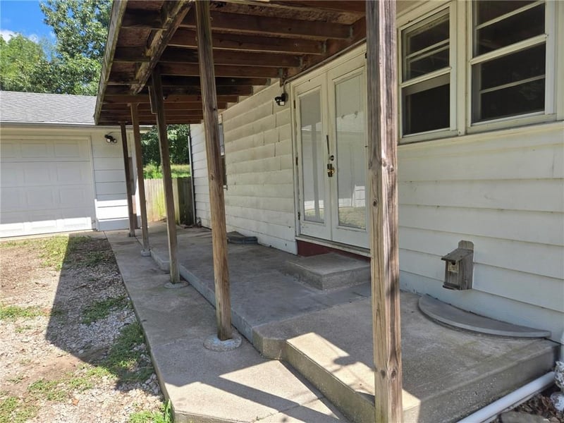 527 141st St, Bonner Springs, KS 66012