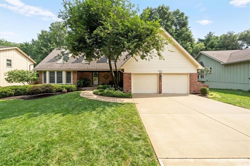 8262 117th St, Overland Park, KS 66210