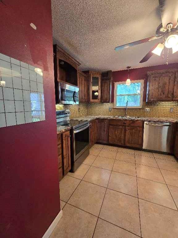 108 11th St, Leavenworth, KS 66048