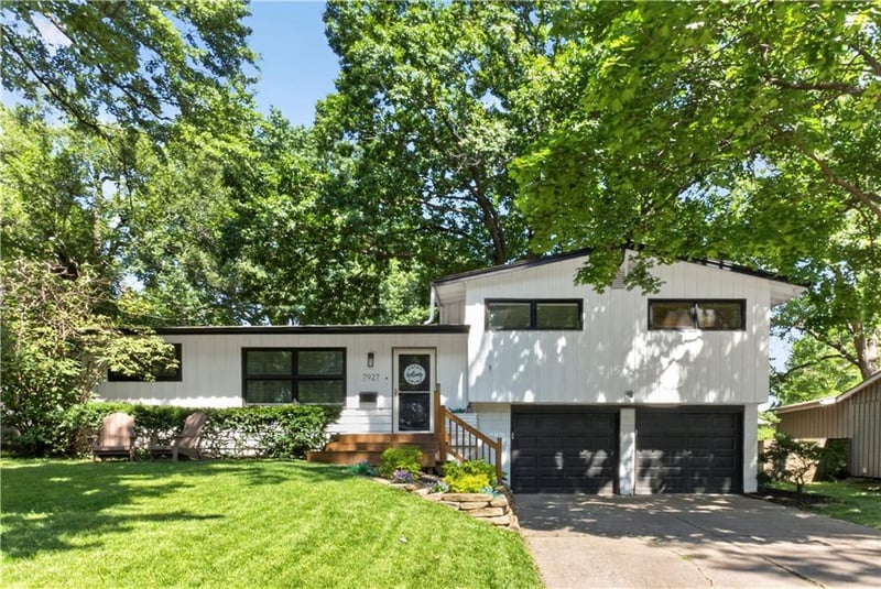 7927 Windsor St, Prairie Village, KS 66208