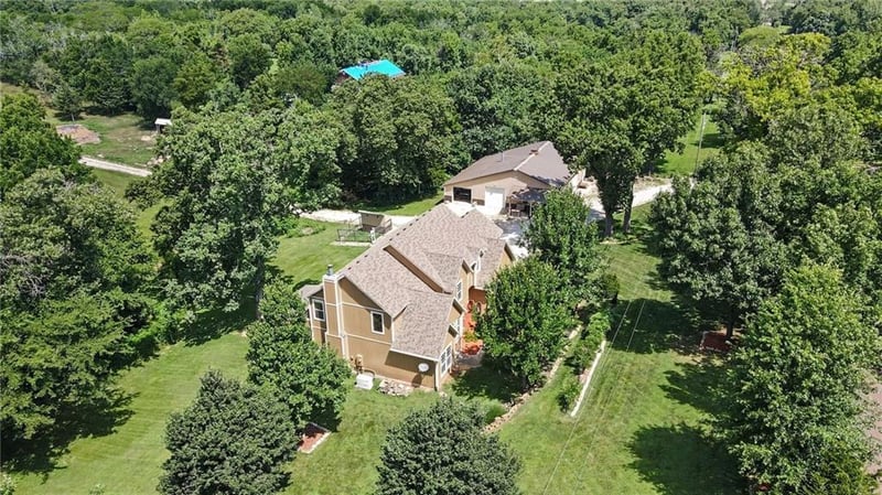 22165 171st St, Basehor, KS 66007