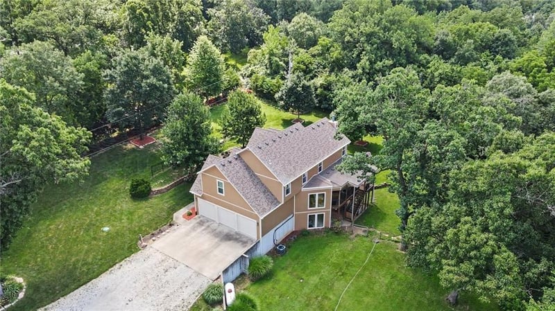 22165 171st St, Basehor, KS 66007