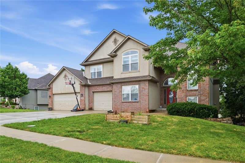 9528 Pearl Ave, Kansas City, MO 64139