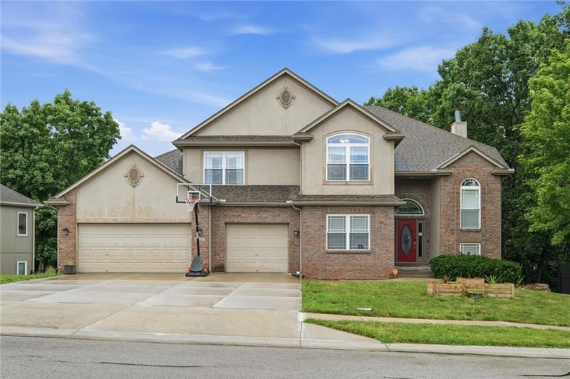 9528 Pearl Ave, Kansas City, MO 64139