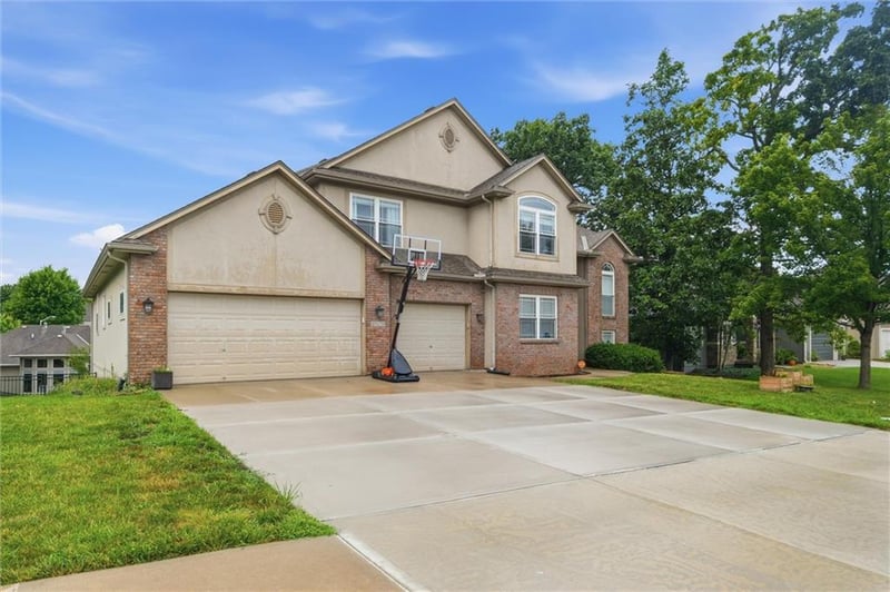 9528 Pearl Ave, Kansas City, MO 64139