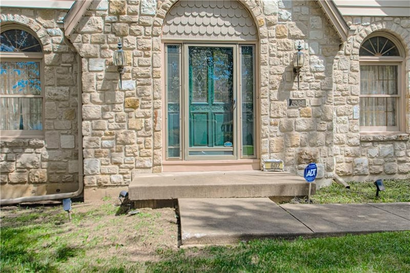 602 115th Ter, Kansas City, MO 64114