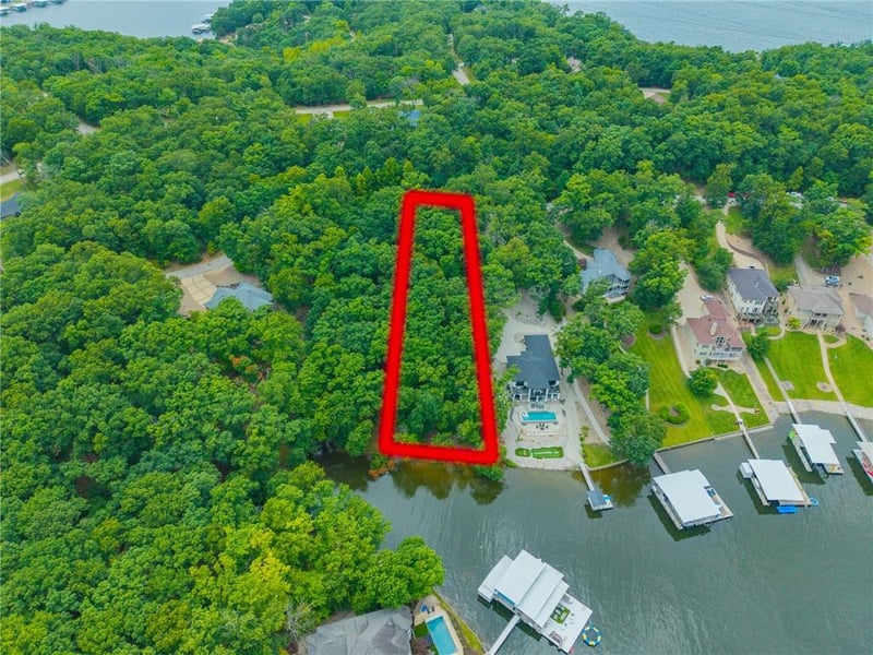 Oak Dr, Sunrise Beach, MO 65079
