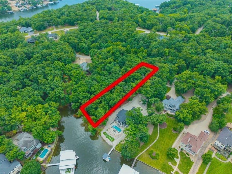 Oak Dr, Sunrise Beach, MO 65079