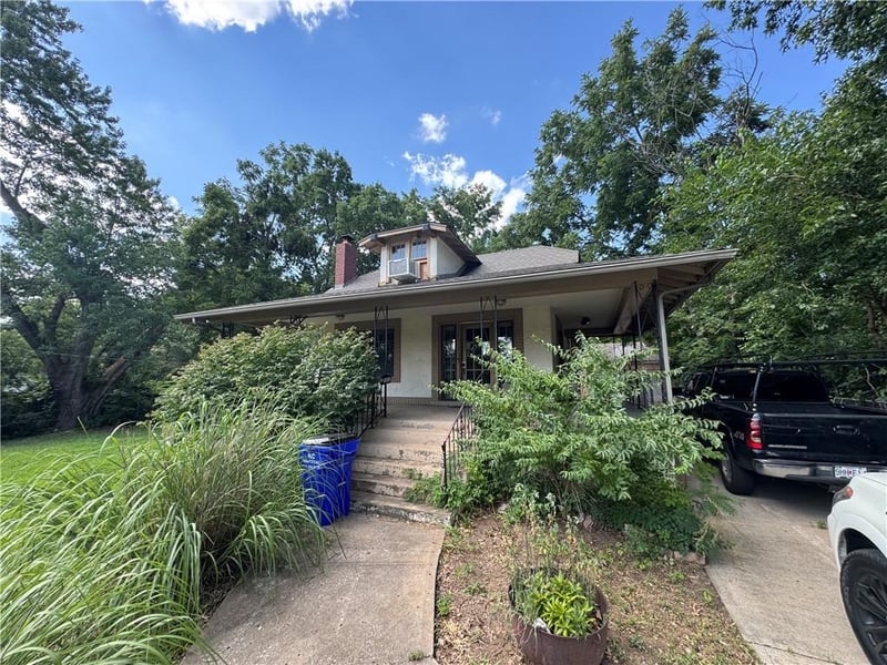 1812 135th St, Grandview, MO 64030