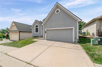 4715 NW 59th Ct, Kansas City, MO 64151