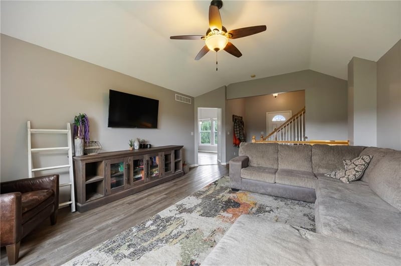 1045 Pumpkin Ridge St, Gardner, KS 66030