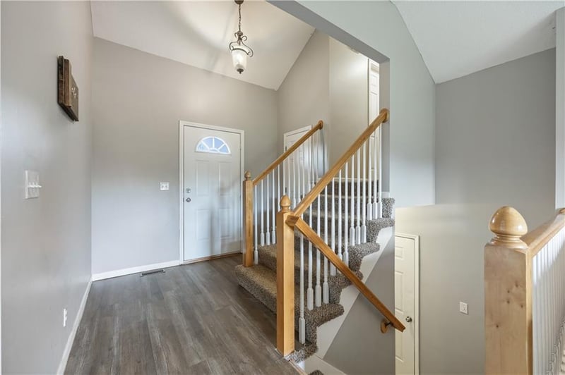 1045 Pumpkin Ridge St, Gardner, KS 66030