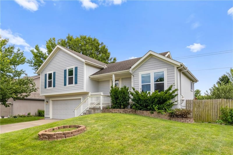 1045 Pumpkin Ridge St, Gardner, KS 66030