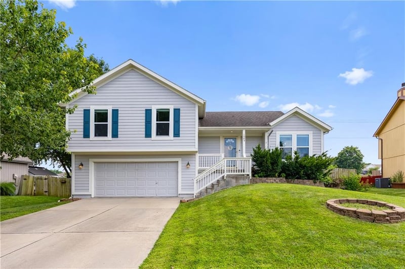 1045 Pumpkin Ridge St, Gardner, KS 66030