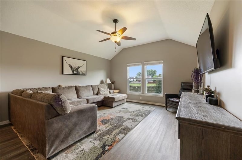 1045 Pumpkin Ridge St, Gardner, KS 66030