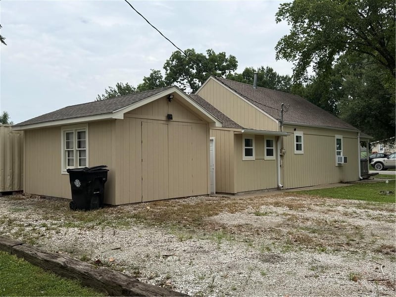 125 Walnut St, Pleasant Hill, MO 64080