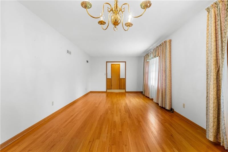 17205 28th Ter, Independence, MO 64057