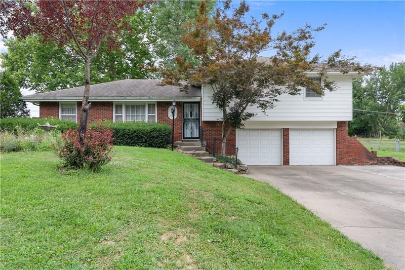 17205 28th Ter, Independence, MO 64057