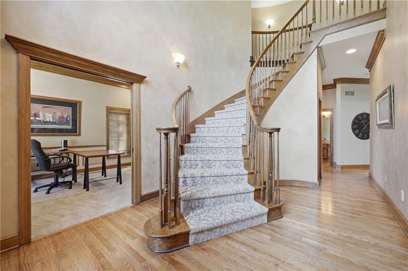 4402 Bittersweet Ln, Blue Springs, MO 64015