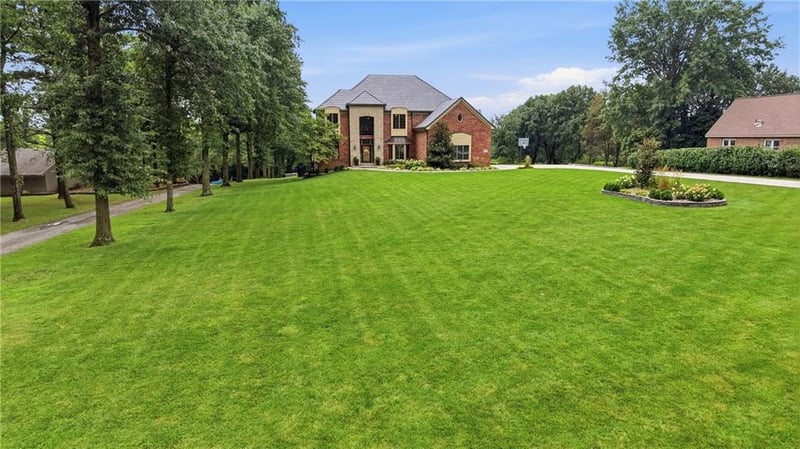 4402 Bittersweet Ln, Blue Springs, MO 64015