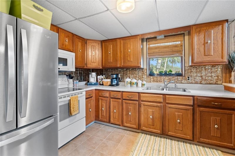 372 Lake Viking Ter, Gallatin, MO 64640