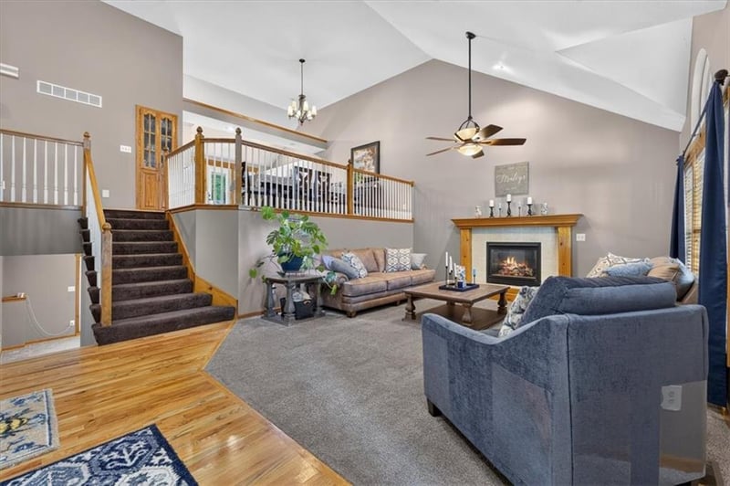 108 NE Gaslight Ln, Blue Springs, MO 64014