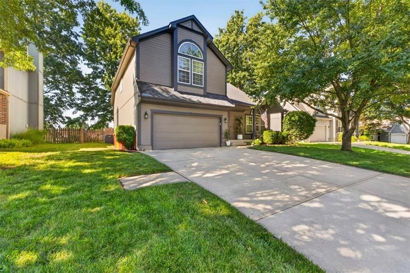 108 NE Gaslight Ln, Blue Springs, MO 64014