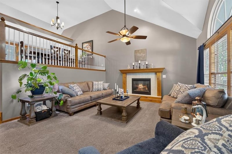 108 NE Gaslight Ln, Blue Springs, MO 64014