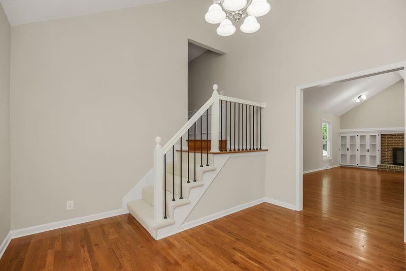 2016 Sleepy Hollow Dr, Olathe, KS 66062