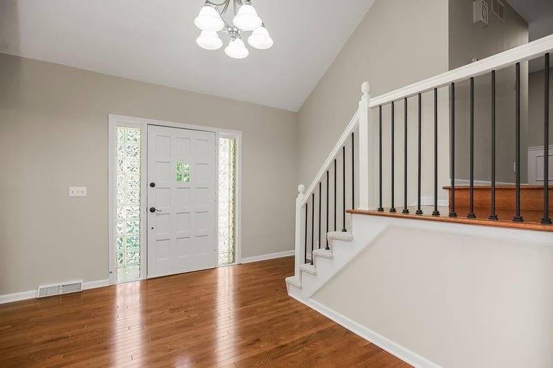 2016 Sleepy Hollow Dr, Olathe, KS 66062