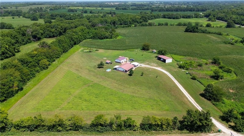 1581 100th Rd, Urich, MO 64788