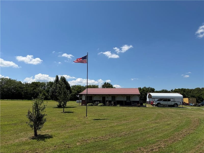 1581 100th Rd, Urich, MO 64788