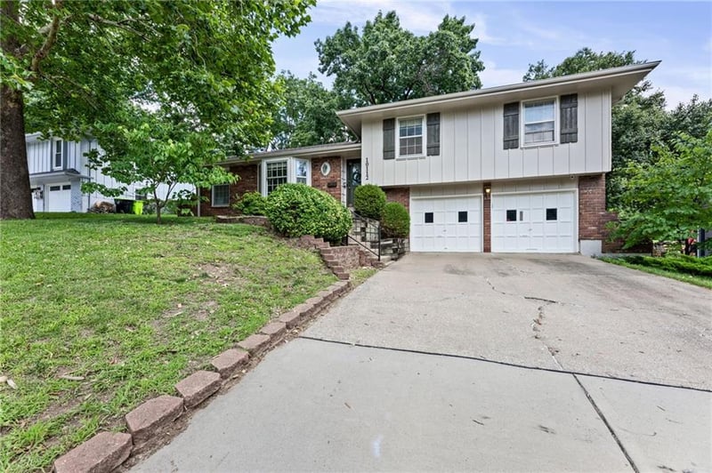 10112 65th St, Shawnee, KS 66203