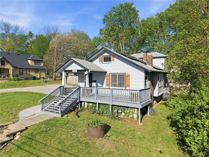 4927 Woodland Ave, Kansas City, MO 64110