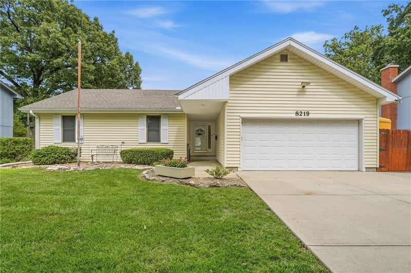 8219 Hardy St, Overland Park, KS 66204