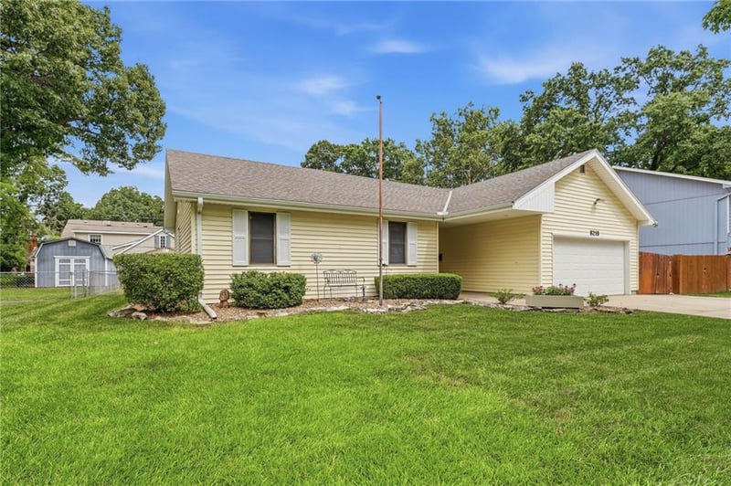 8219 Hardy St, Overland Park, KS 66204