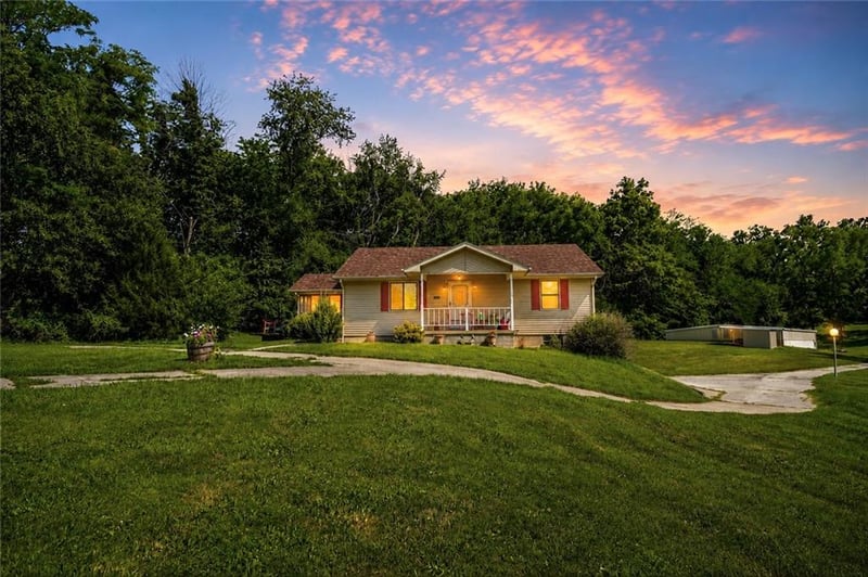 920 Gilead Rupe Rd, Lexington, MO 64067