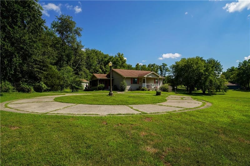 920 Gilead Rupe Rd, Lexington, MO 64067