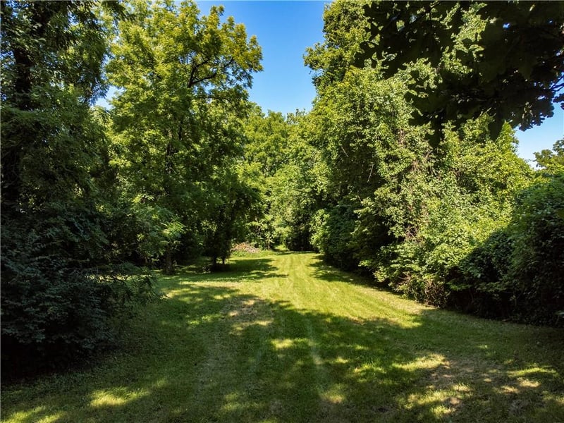 604 Dickinson Rd, Independence, MO 64050