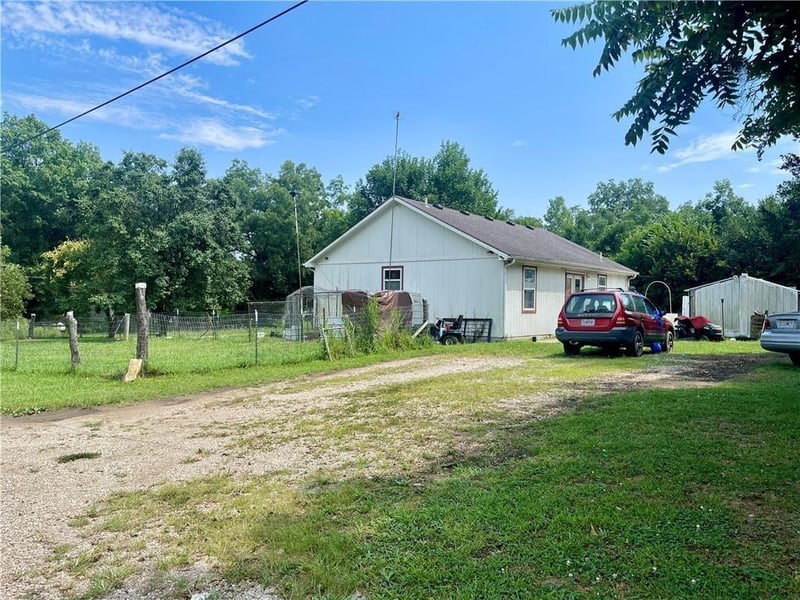 323 Wall St, Blairstown, MO 64726