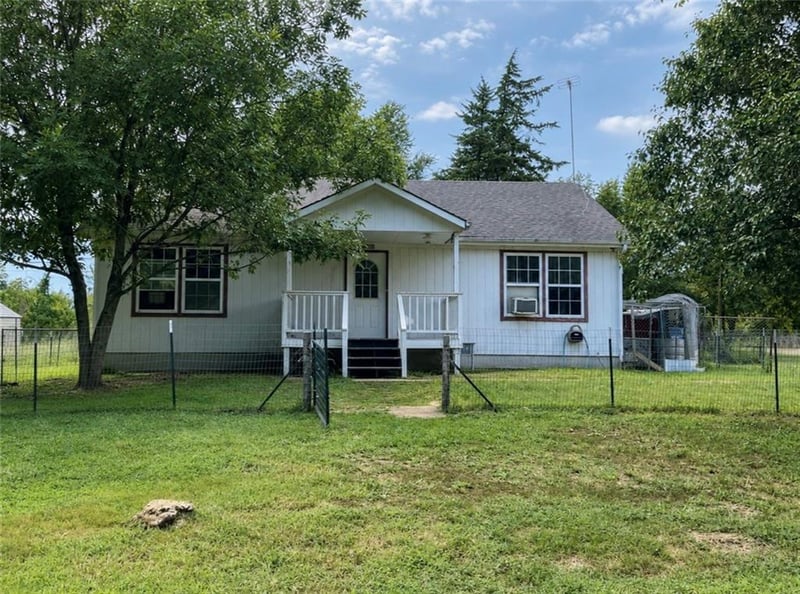 323 Wall St, Blairstown, MO 64726