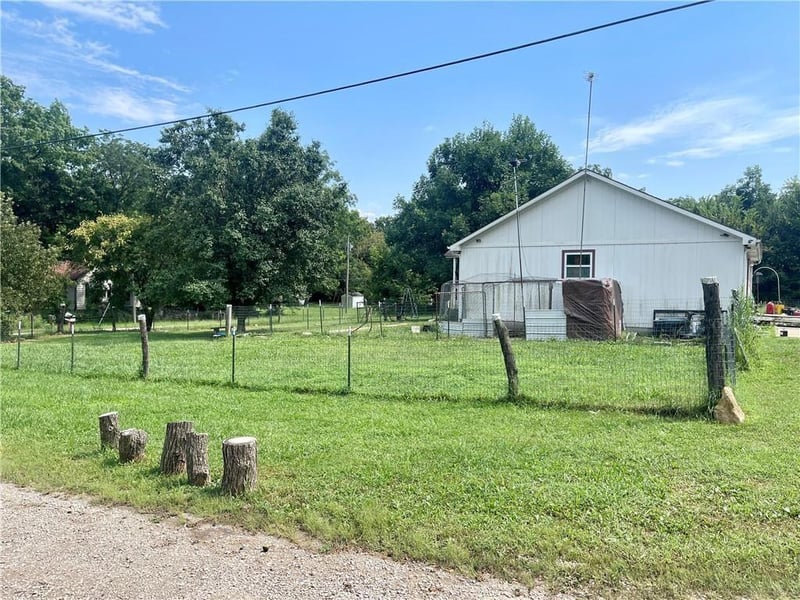 323 Wall St, Blairstown, MO 64726
