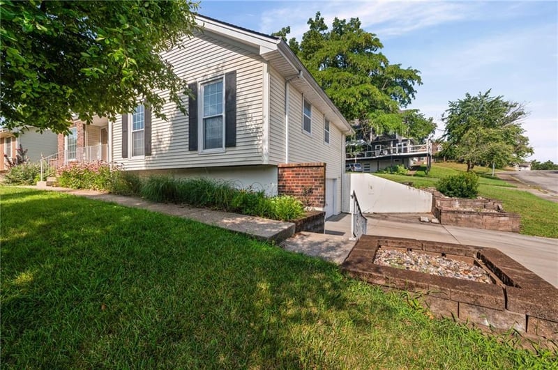 5836 Indiana Ave, Gladstone, MO 64119