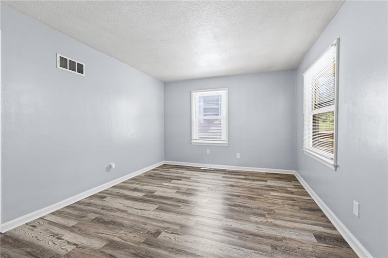 1704 Brookside Ave, Independence, MO 64052