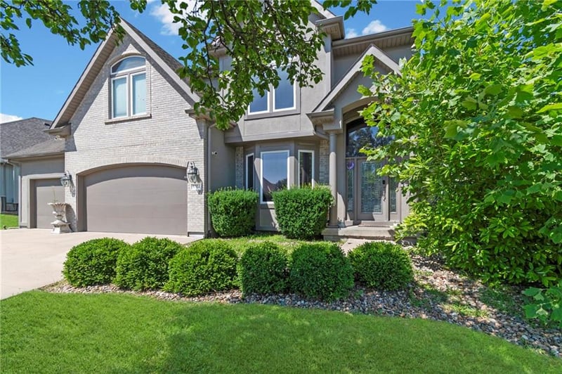 6304 N Kensington Ct, Kansas City, MO 64119